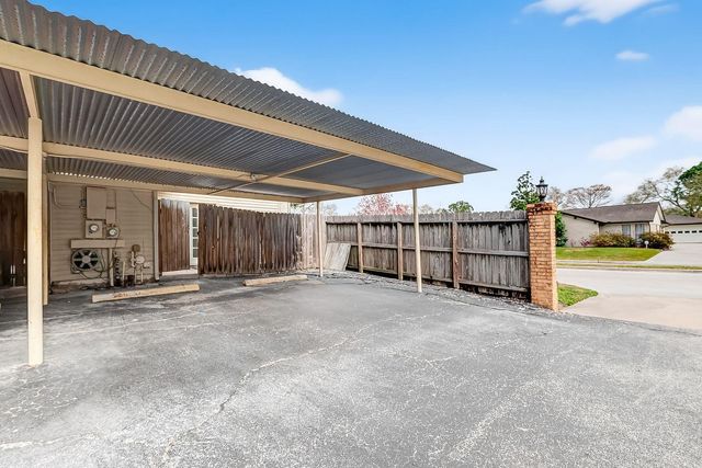 18220 Vinland Drive 8220, Houston, TX 77058