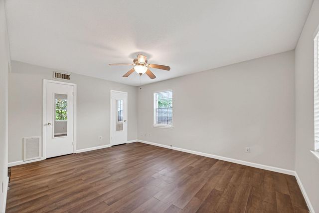 18220 Vinland Drive 8220, Houston, TX 77058