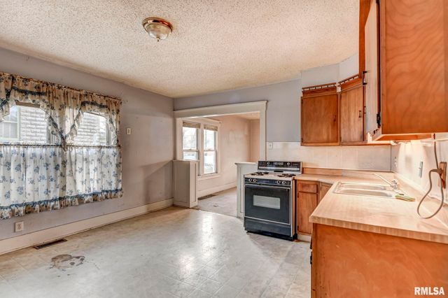 408 S CHEROKEE Street, Taylorville, IL 62568