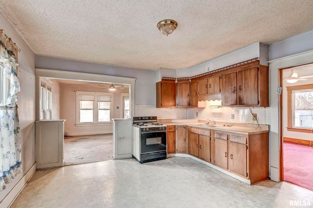 408 S CHEROKEE Street, Taylorville, IL 62568