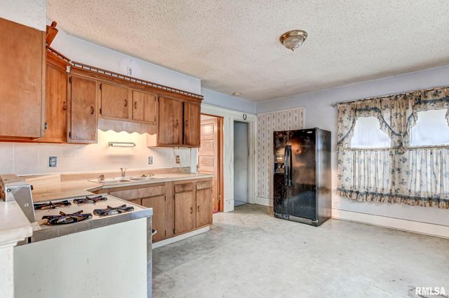 408 S CHEROKEE Street, Taylorville, IL 62568