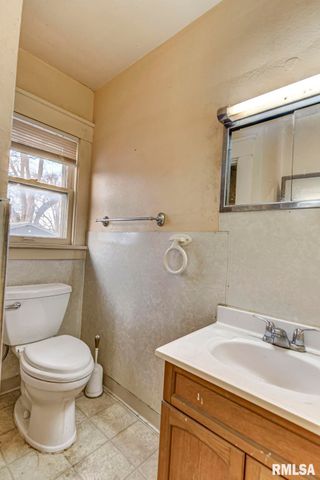 408 S CHEROKEE Street, Taylorville, IL 62568