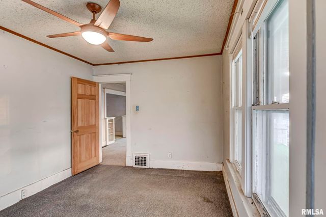 408 S CHEROKEE Street, Taylorville, IL 62568