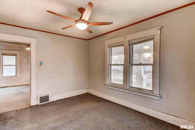 408 S CHEROKEE Street, Taylorville, IL 62568