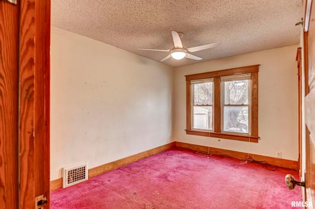 408 S CHEROKEE Street, Taylorville, IL 62568