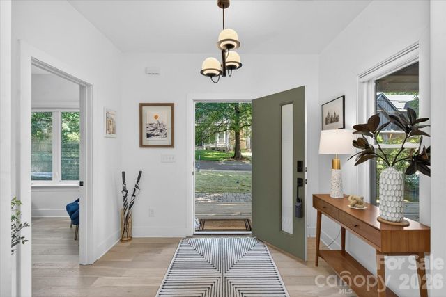 1608 Chippendale Road, Charlotte, NC 28205