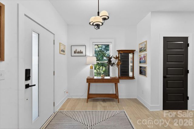 1608 Chippendale Road, Charlotte, NC 28205