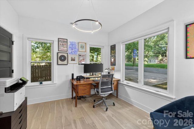 1608 Chippendale Road, Charlotte, NC 28205