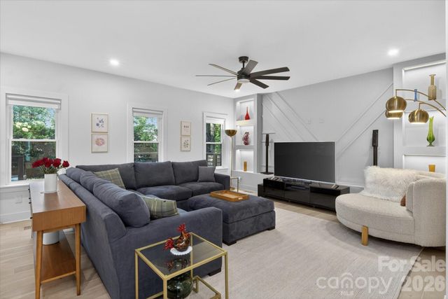 1608 Chippendale Road, Charlotte, NC 28205