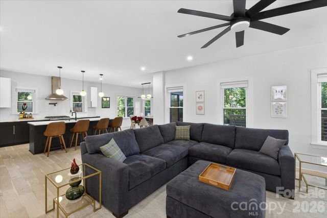 1608 Chippendale Road, Charlotte, NC 28205