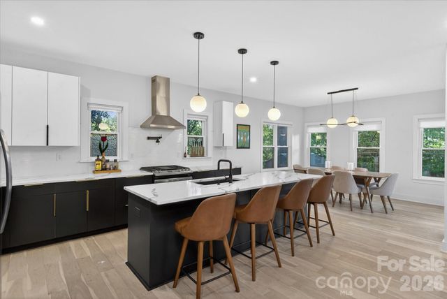 1608 Chippendale Road, Charlotte, NC 28205