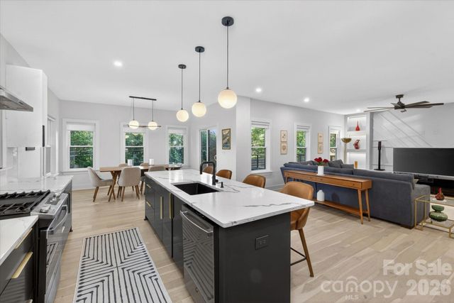 1608 Chippendale Road, Charlotte, NC 28205