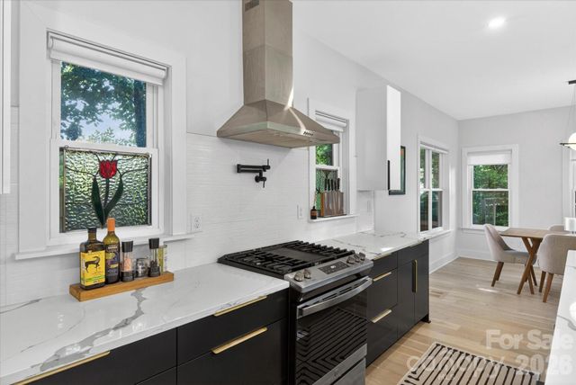 1608 Chippendale Road, Charlotte, NC 28205