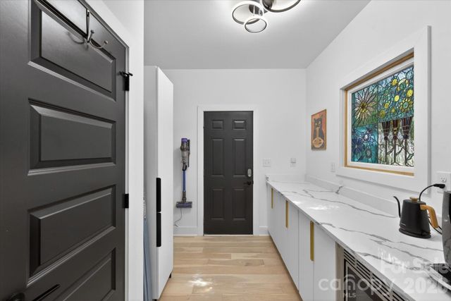 1608 Chippendale Road, Charlotte, NC 28205