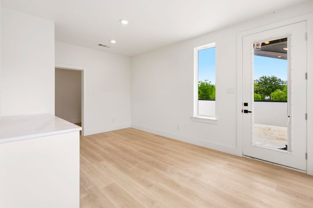 413 N Patton Avenue, Dallas, TX 75203