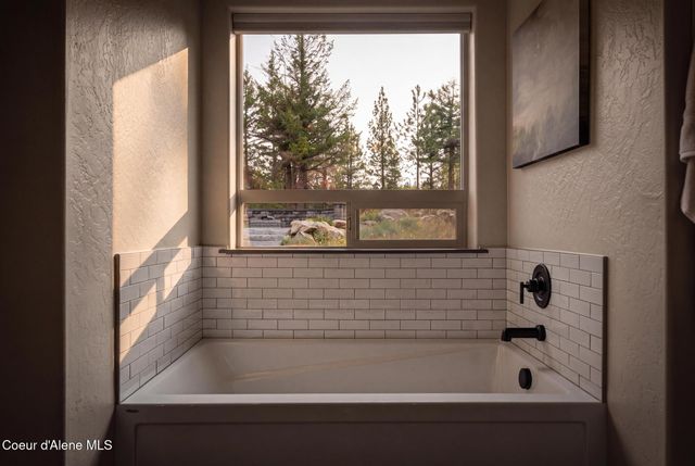 22388 N Hollow Top RD, Rathdrum, ID 83858