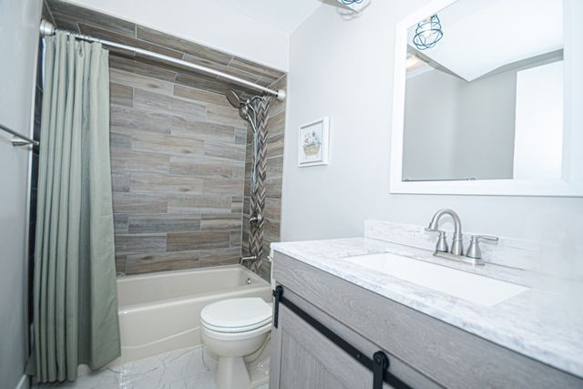 7942 W ADDISON Street 1, Chicago, IL 60634