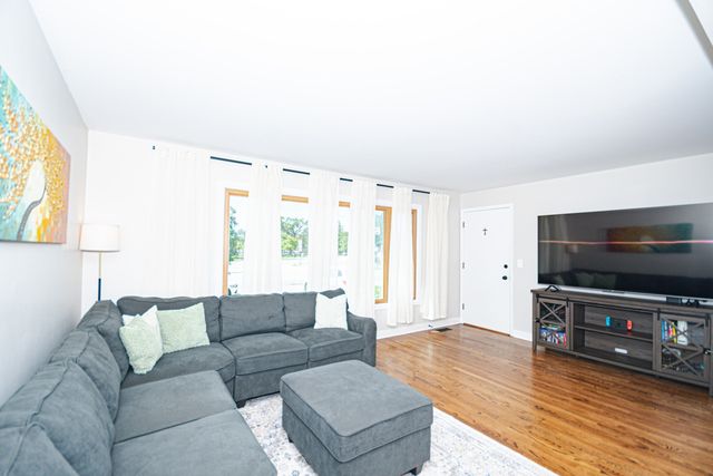 7942 W ADDISON Street 1, Chicago, IL 60634