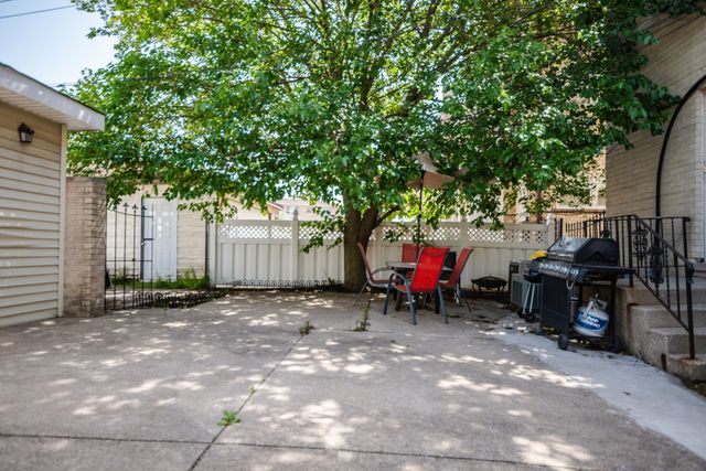 7942 W ADDISON Street 1, Chicago, IL 60634
