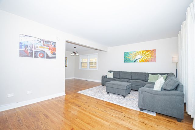 7942 W ADDISON Street 1, Chicago, IL 60634