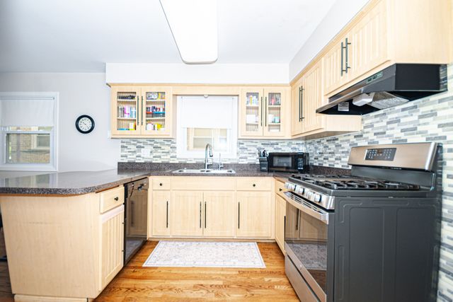 7942 W ADDISON Street 1, Chicago, IL 60634