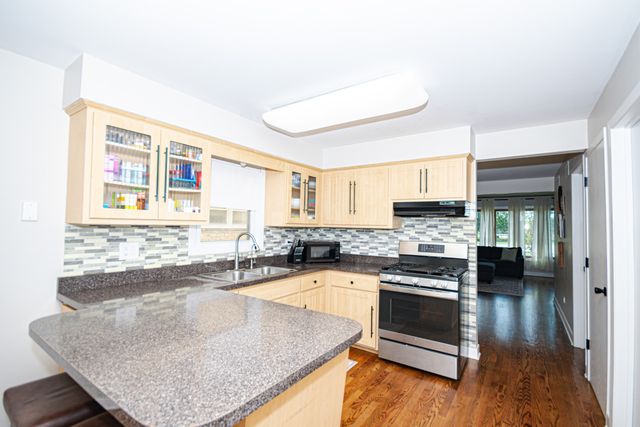 7942 W ADDISON Street 1, Chicago, IL 60634