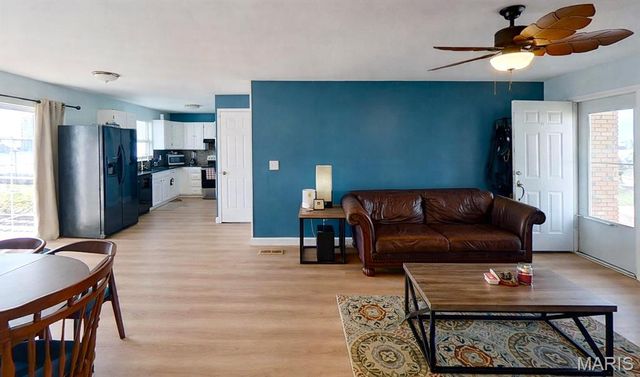 753 Boulevard De Cannes, Edwardsville, IL 62025