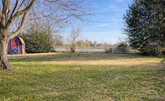 753 Boulevard De Cannes, Edwardsville, IL 62025
