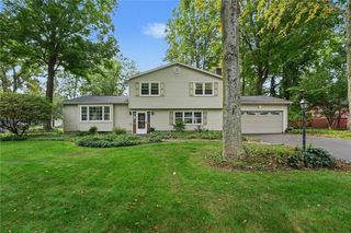 11 Tall Tree Ln, Perinton, NY 14450