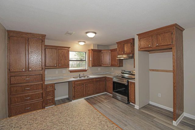 345 Cherokee Lane, Onalaska, TX 77360