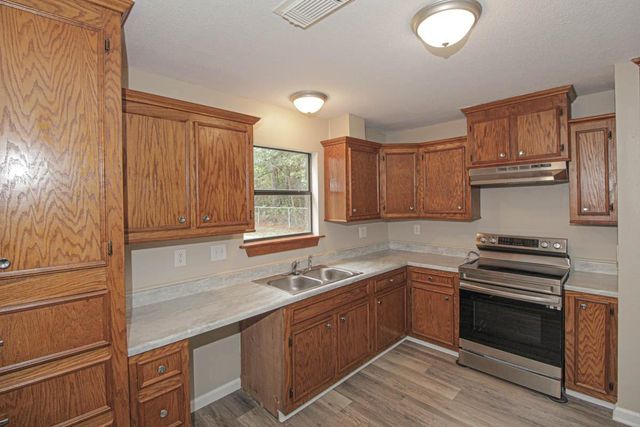 345 Cherokee Lane, Onalaska, TX 77360