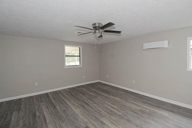 345 Cherokee Lane, Onalaska, TX 77360