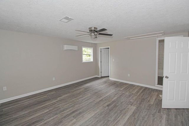 345 Cherokee Lane, Onalaska, TX 77360
