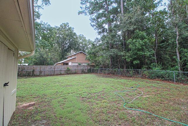 345 Cherokee Lane, Onalaska, TX 77360