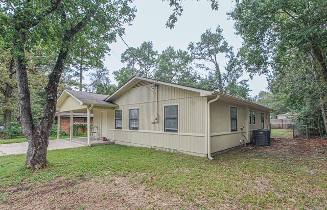 345 Cherokee Lane, Onalaska, TX 77360