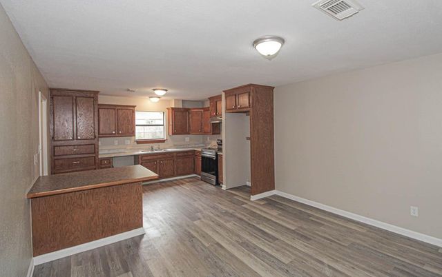 345 Cherokee Lane, Onalaska, TX 77360