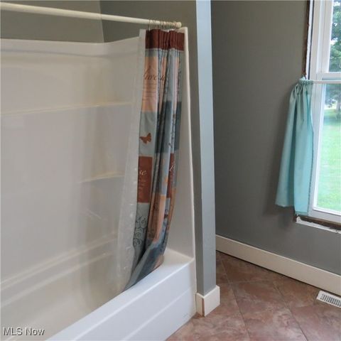 9218 Deacon Road SW, Bowerston, OH 44695