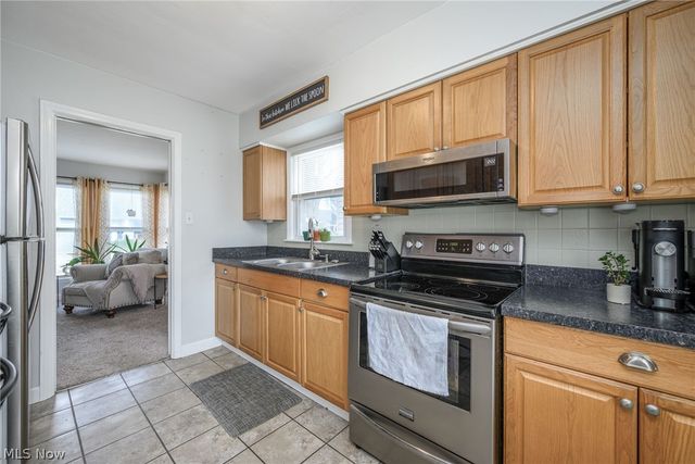 1266 Curtis Avenue, Cuyahoga Falls, OH 44221