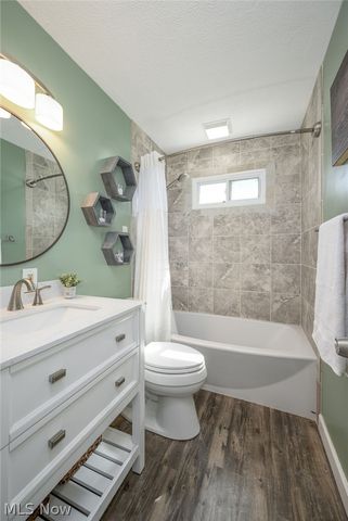 1266 Curtis Avenue, Cuyahoga Falls, OH 44221