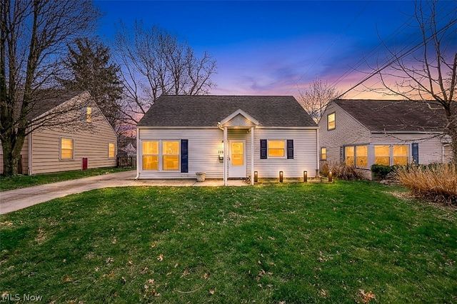 1266 Curtis Avenue, Cuyahoga Falls, OH 44221