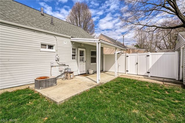 1266 Curtis Avenue, Cuyahoga Falls, OH 44221