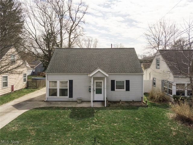 1266 Curtis Avenue, Cuyahoga Falls, OH 44221