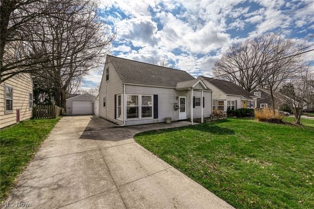 1266 Curtis Avenue, Cuyahoga Falls, OH 44221