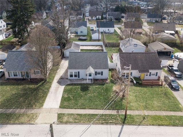 1266 Curtis Avenue, Cuyahoga Falls, OH 44221