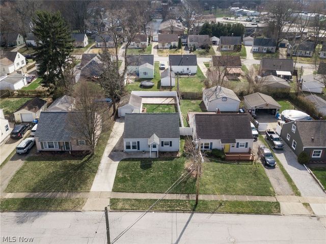 1266 Curtis Avenue, Cuyahoga Falls, OH 44221