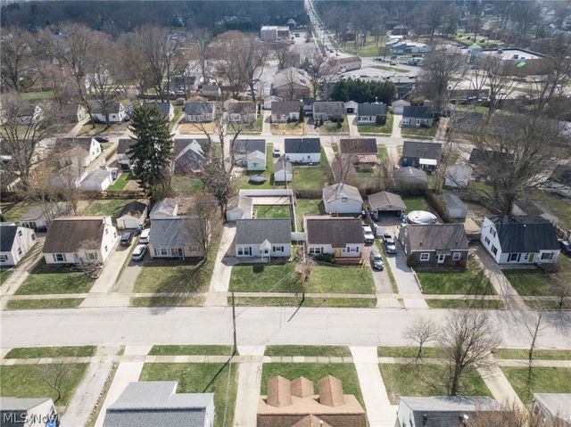 1266 Curtis Avenue, Cuyahoga Falls, OH 44221