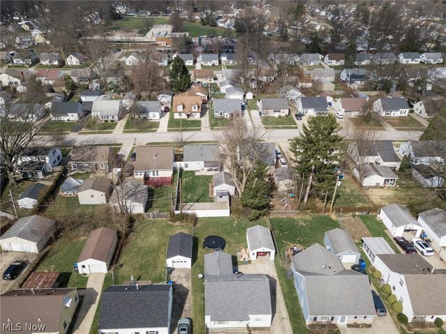 1266 Curtis Avenue, Cuyahoga Falls, OH 44221