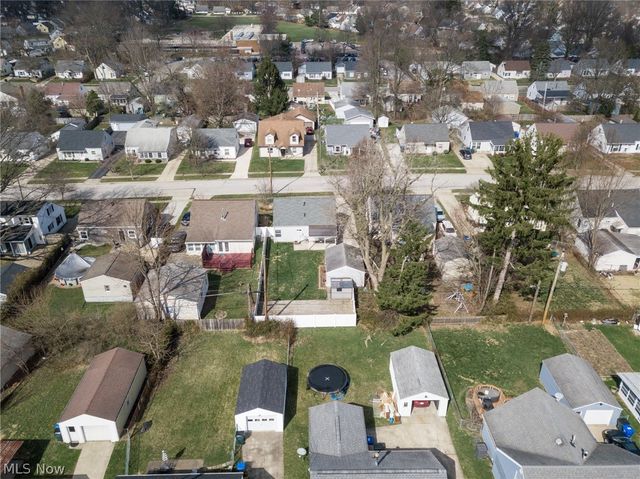 1266 Curtis Avenue, Cuyahoga Falls, OH 44221