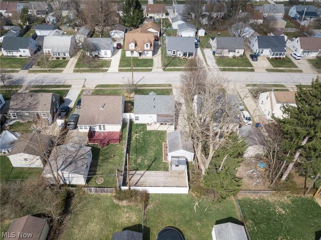 1266 Curtis Avenue, Cuyahoga Falls, OH 44221