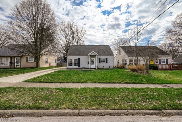 1266 Curtis Avenue, Cuyahoga Falls, OH 44221